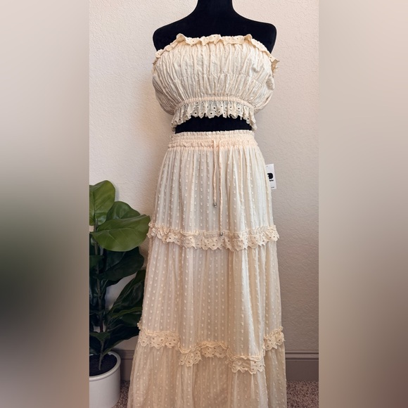 Buckle Dresses & Skirts - The Buckle Cream Tiered maxi Skirt and matching top NWT